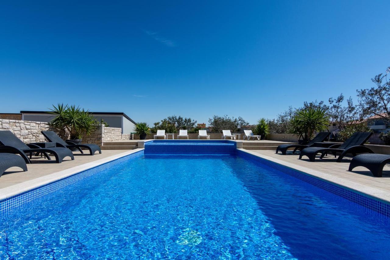 Family Friendly Apartments With A Swimming Pool Valbandon, Fazana - 2201 Štinjan Exterior foto